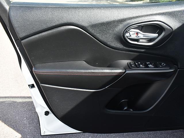 used 2019 Jeep Cherokee car, priced at $18,303