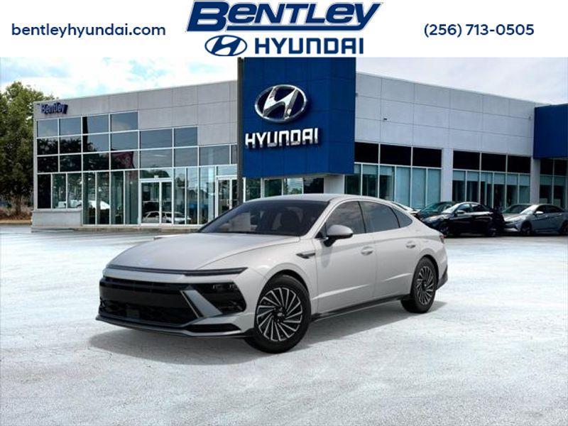 new 2025 Hyundai Sonata Hybrid car, priced at $32,681