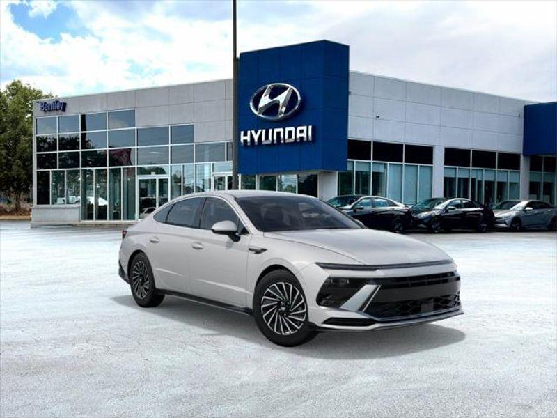 new 2025 Hyundai Sonata Hybrid car, priced at $32,681