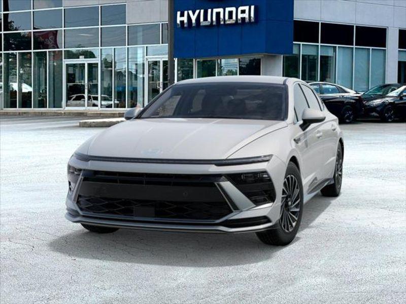 new 2025 Hyundai Sonata Hybrid car, priced at $32,681
