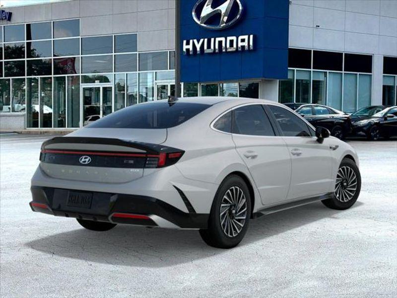 new 2025 Hyundai Sonata Hybrid car, priced at $32,681