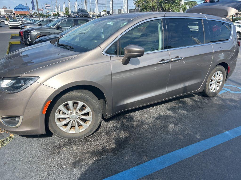 used 2018 Chrysler Pacifica car, priced at $14,988
