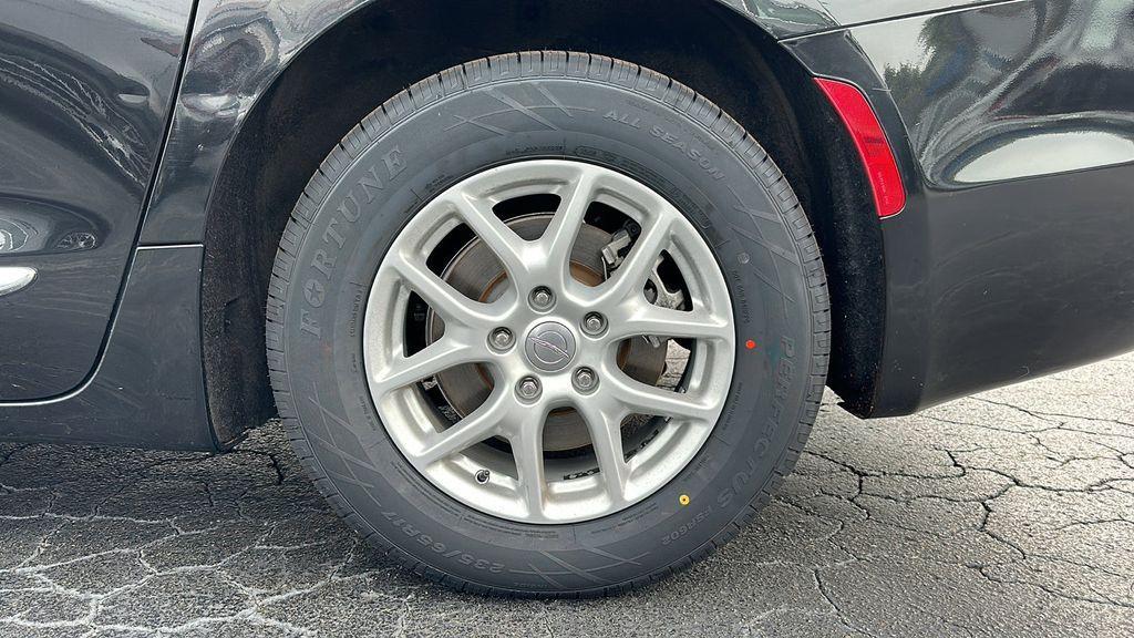 used 2020 Chrysler Pacifica car, priced at $17,998