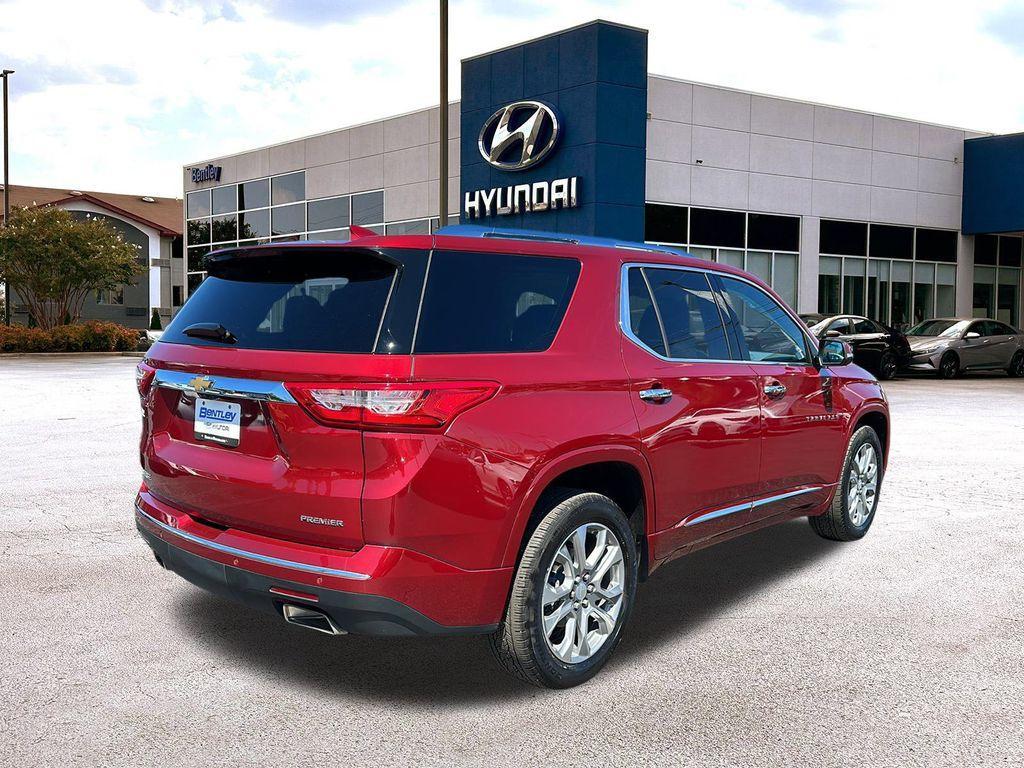 used 2021 Chevrolet Traverse car, priced at $32,588