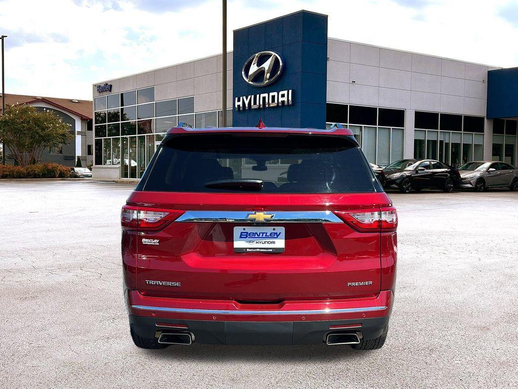 used 2021 Chevrolet Traverse car, priced at $32,588