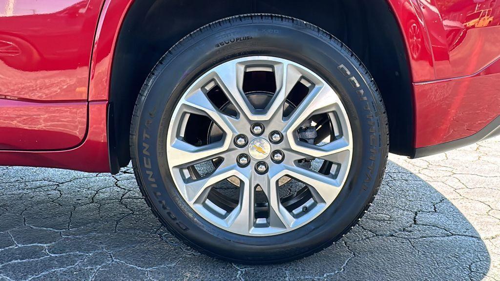 used 2021 Chevrolet Traverse car, priced at $32,588