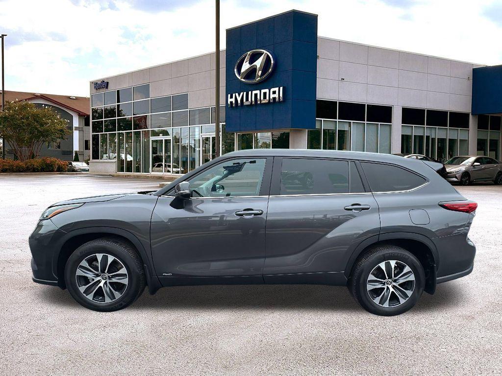 used 2022 Toyota Highlander Hybrid car, priced at $32,988