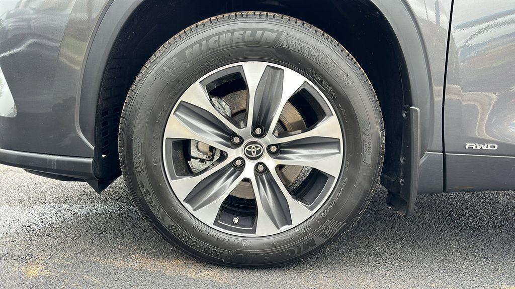 used 2022 Toyota Highlander Hybrid car, priced at $32,988