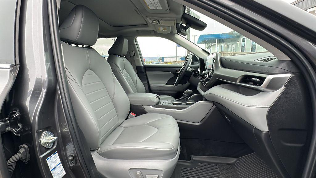 used 2022 Toyota Highlander Hybrid car, priced at $32,988