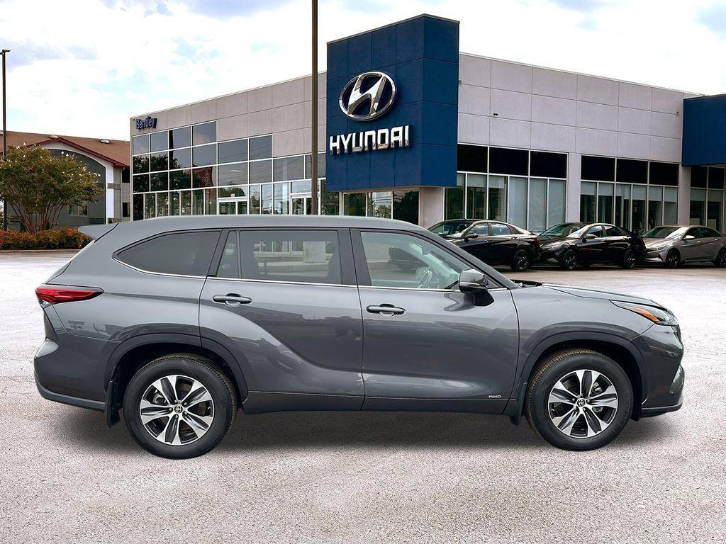 used 2022 Toyota Highlander Hybrid car, priced at $36,445