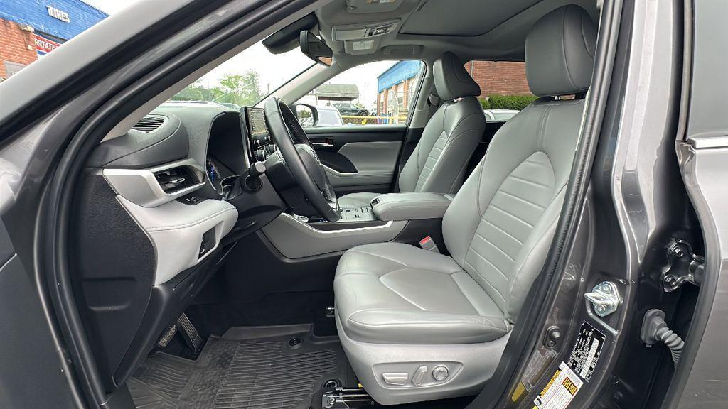 used 2022 Toyota Highlander Hybrid car, priced at $32,988