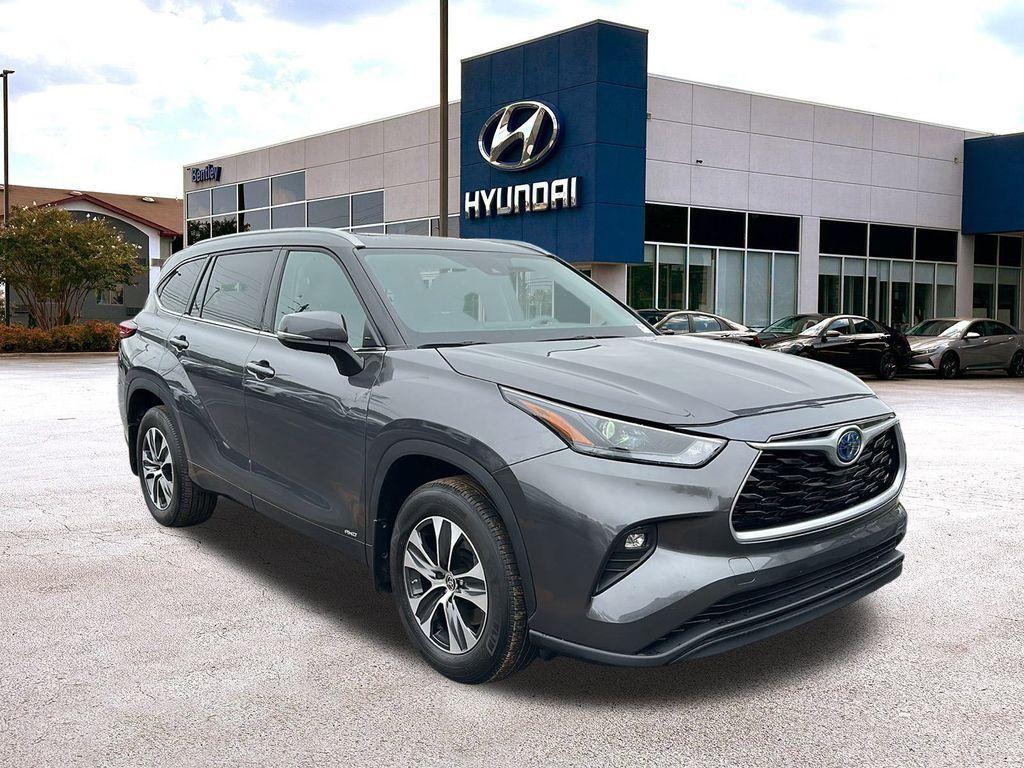 used 2022 Toyota Highlander Hybrid car, priced at $32,988