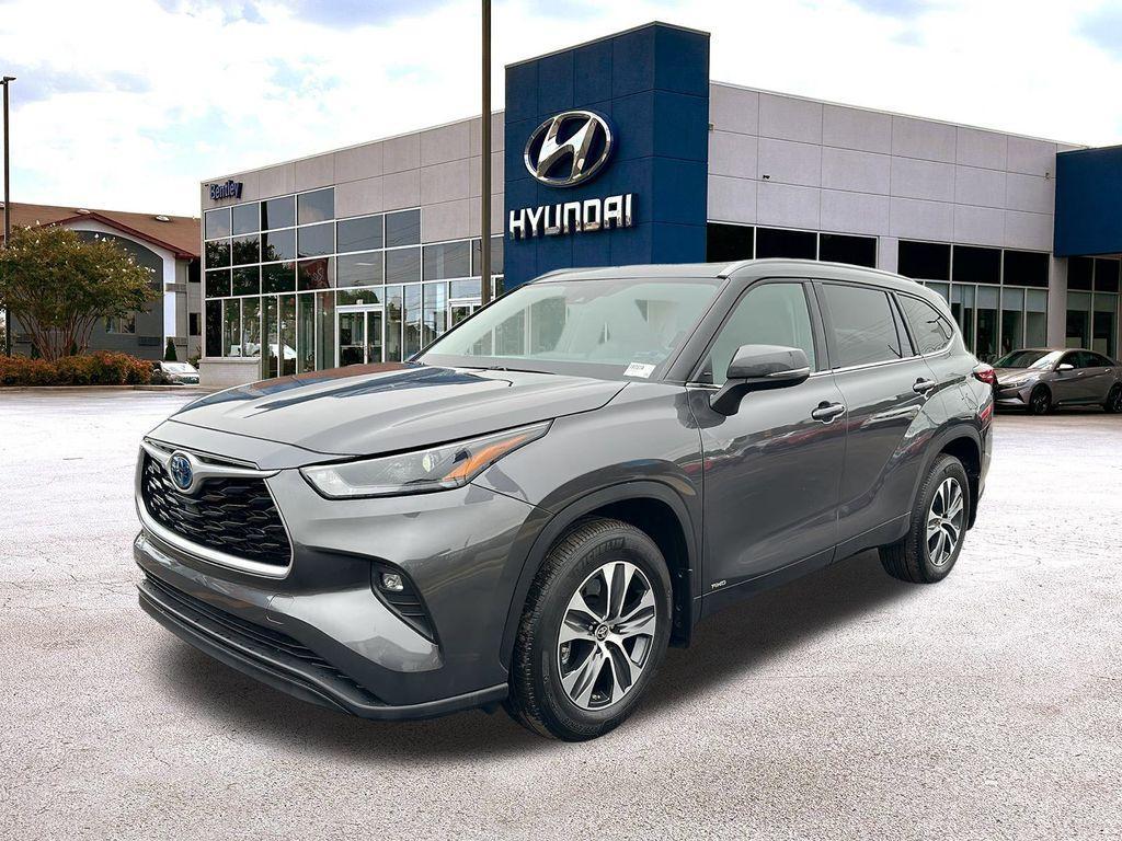 used 2022 Toyota Highlander Hybrid car, priced at $32,988