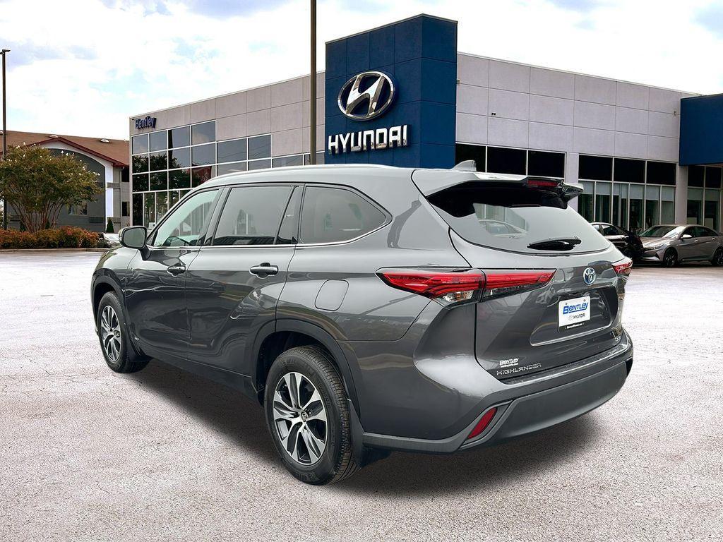 used 2022 Toyota Highlander Hybrid car, priced at $36,445