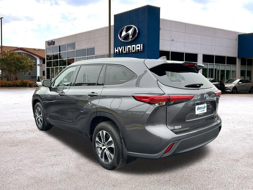 used 2022 Toyota Highlander Hybrid car, priced at $32,988