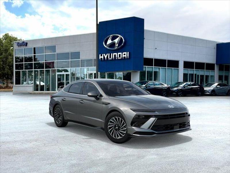 new 2025 Hyundai Sonata Hybrid car, priced at $32,206