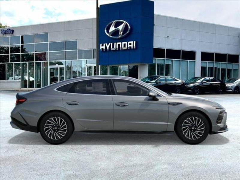 new 2025 Hyundai Sonata Hybrid car, priced at $32,206