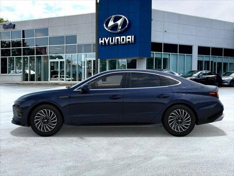 new 2025 Hyundai Sonata Hybrid car, priced at $36,682