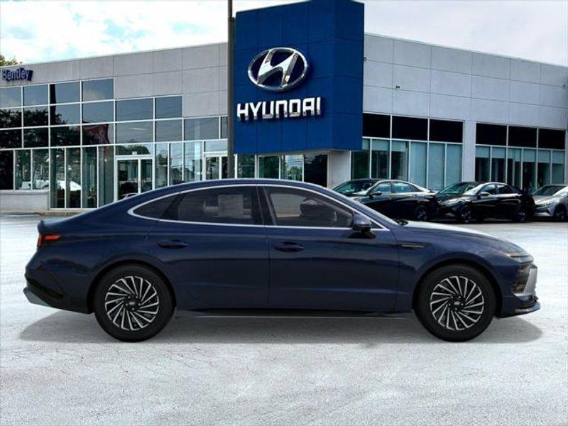 new 2025 Hyundai Sonata Hybrid car, priced at $36,682