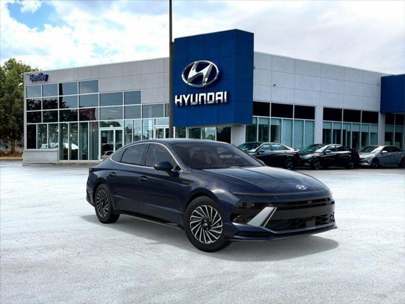 new 2025 Hyundai Sonata Hybrid car, priced at $36,682