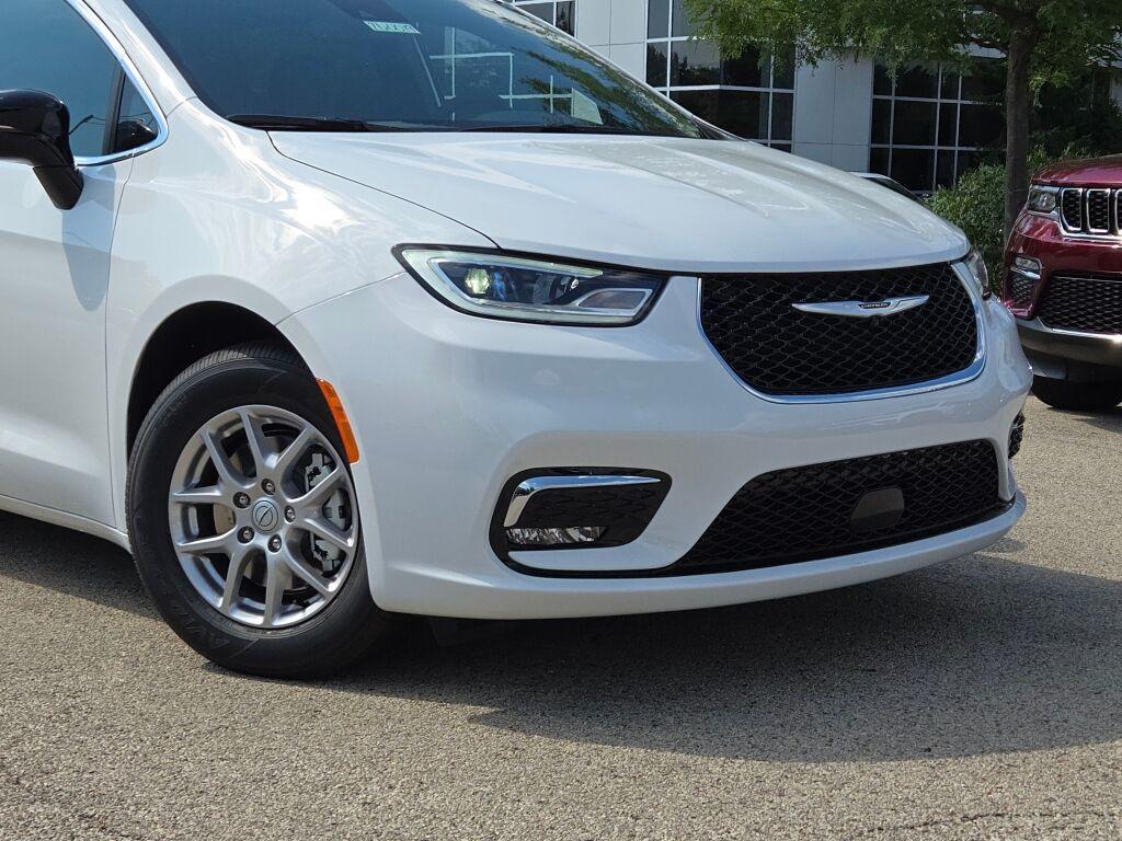 new 2026 Chrysler Pacifica car, priced at $41,960