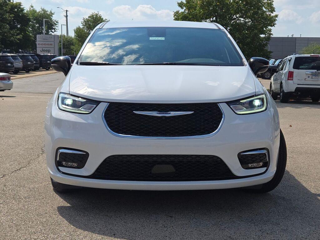 new 2026 Chrysler Pacifica car, priced at $41,960