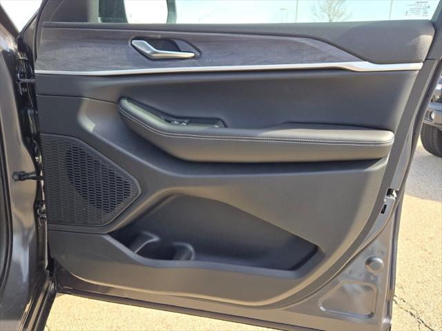 new 2025 Jeep Grand Cherokee car, priced at $45,535