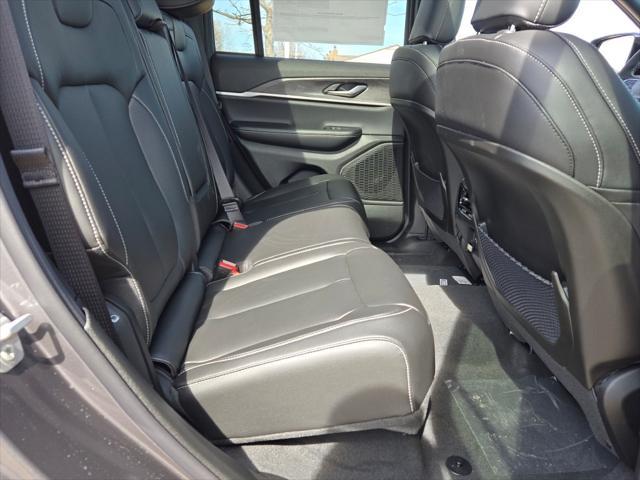 new 2025 Jeep Grand Cherokee car, priced at $45,535