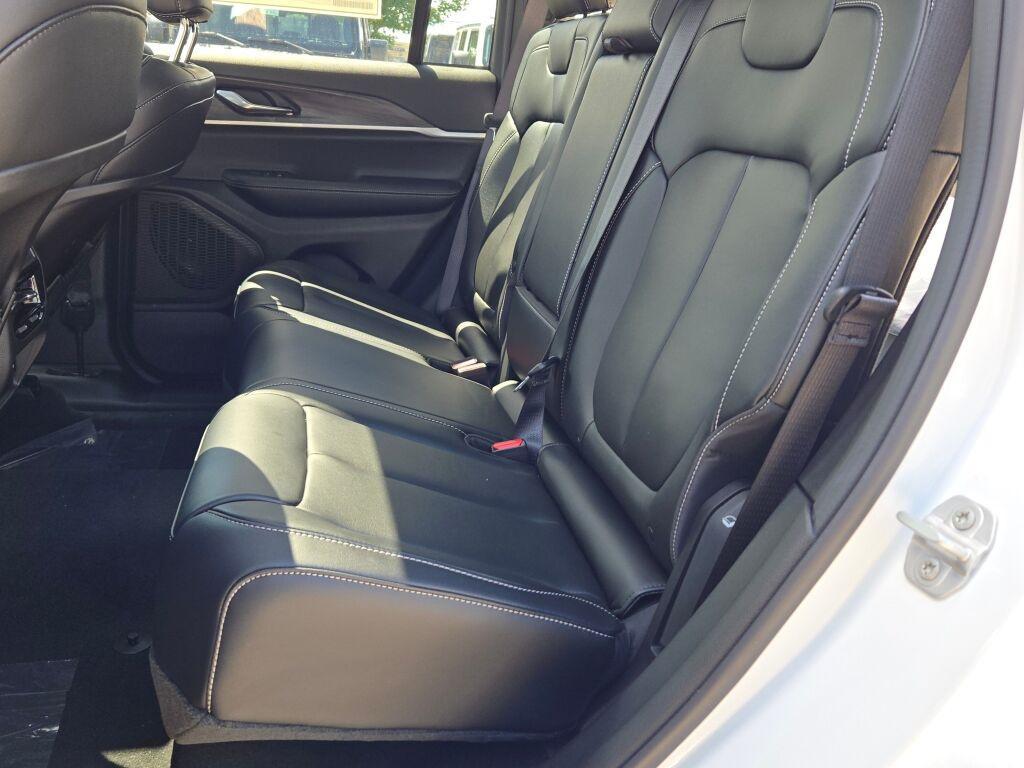 new 2025 Jeep Grand Cherokee car, priced at $44,090