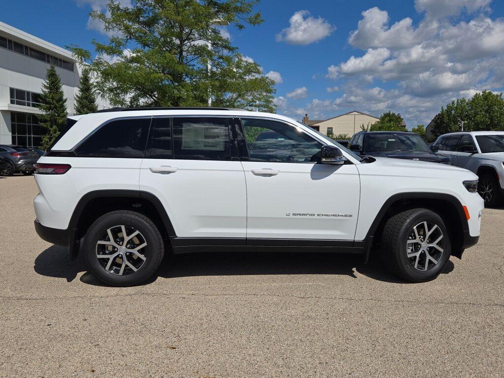 new 2025 Jeep Grand Cherokee car, priced at $44,090