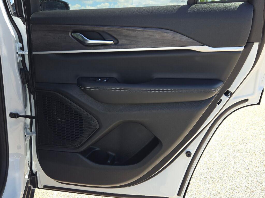 new 2025 Jeep Grand Cherokee car, priced at $44,090