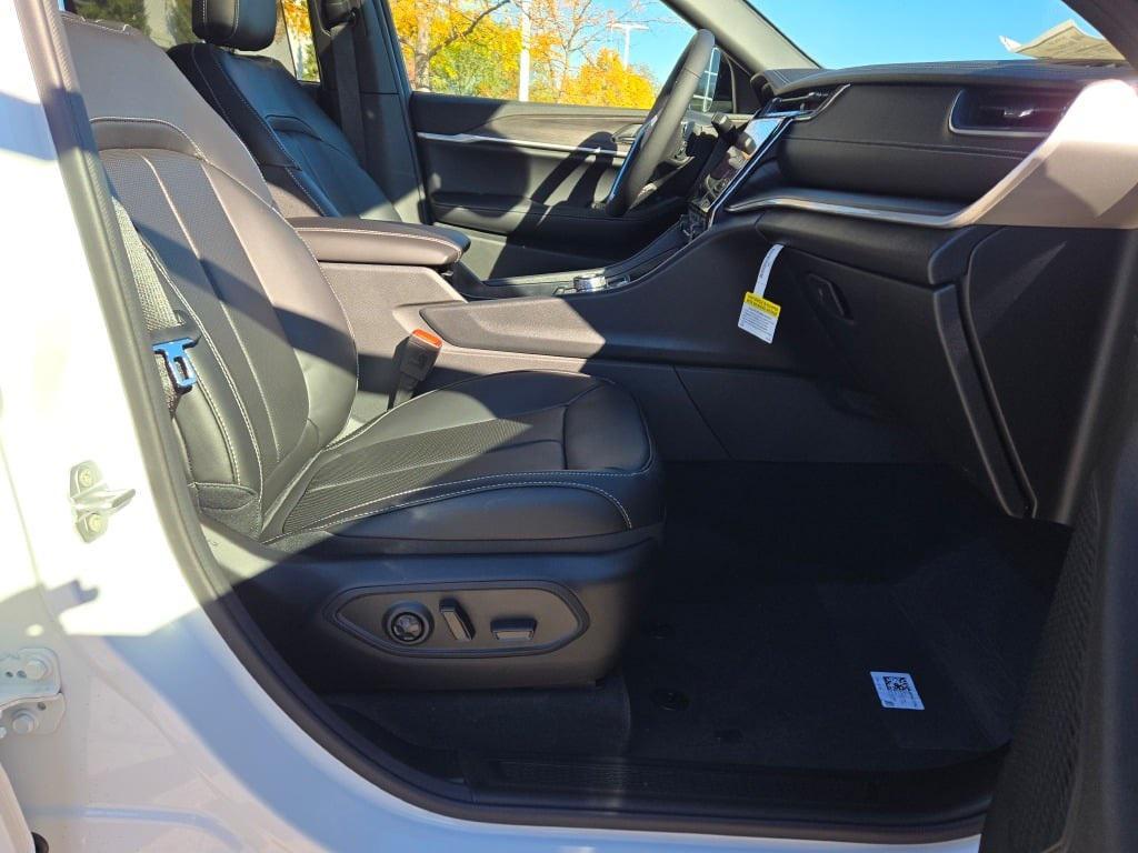 new 2025 Jeep Grand Cherokee car, priced at $48,490