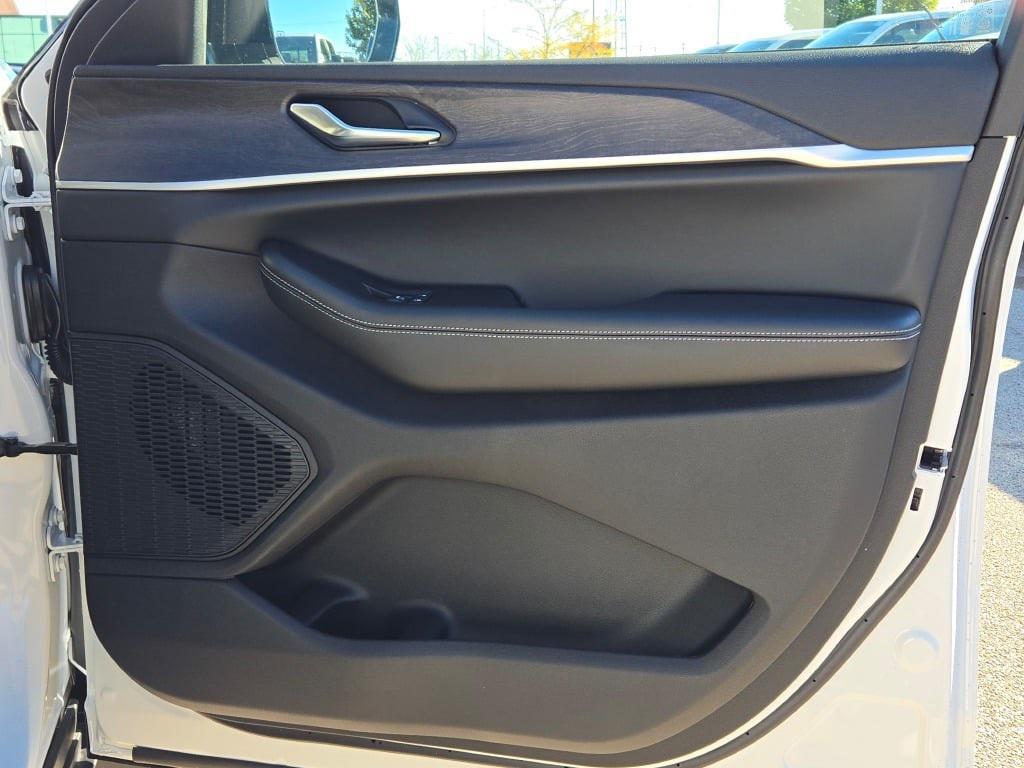 new 2025 Jeep Grand Cherokee car, priced at $48,490