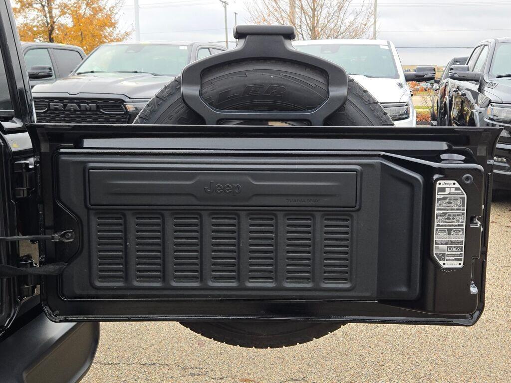 used 2022 Jeep Wrangler Unlimited car, priced at $33,931