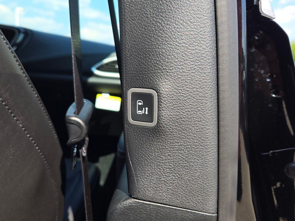 new 2026 Chrysler Pacifica car, priced at $44,470