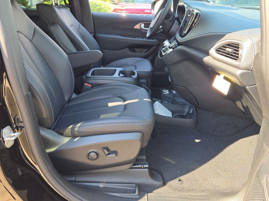 new 2026 Chrysler Pacifica car, priced at $44,470