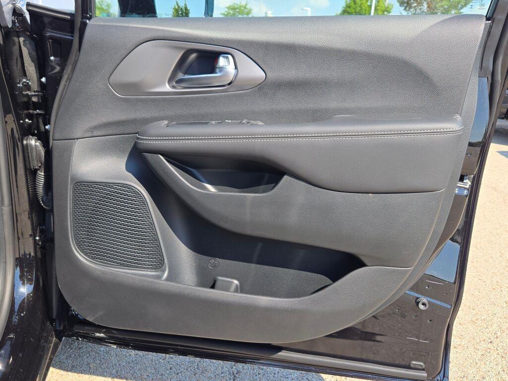new 2026 Chrysler Pacifica car, priced at $44,470