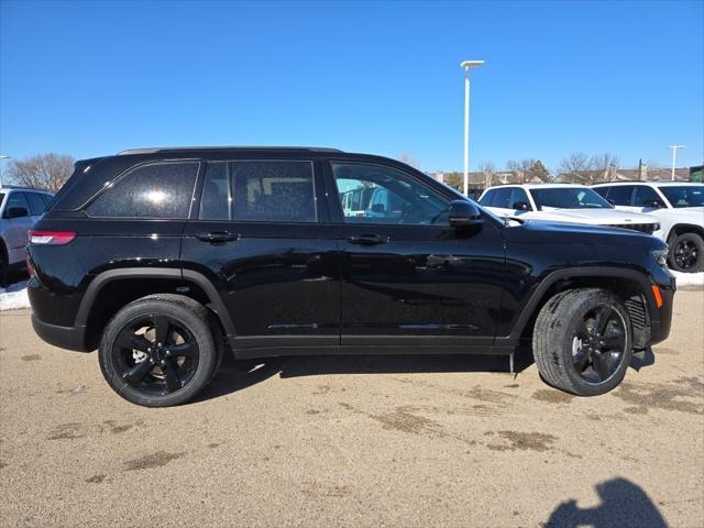 new 2025 Jeep Grand Cherokee car, priced at $45,675