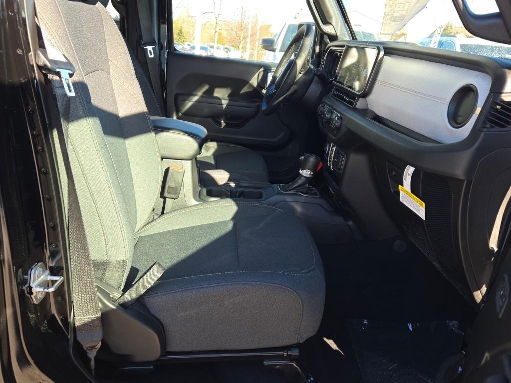 new 2025 Jeep Wrangler car, priced at $46,645
