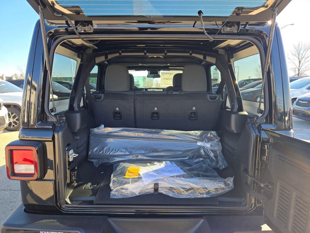 new 2025 Jeep Wrangler car, priced at $46,645