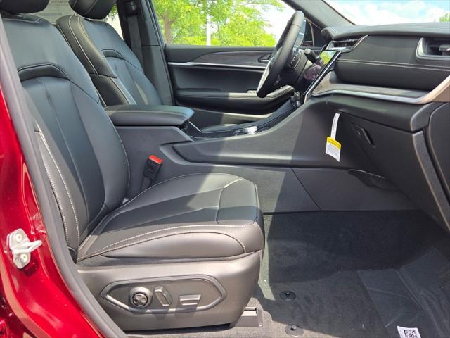 new 2025 Jeep Grand Cherokee car, priced at $44,121