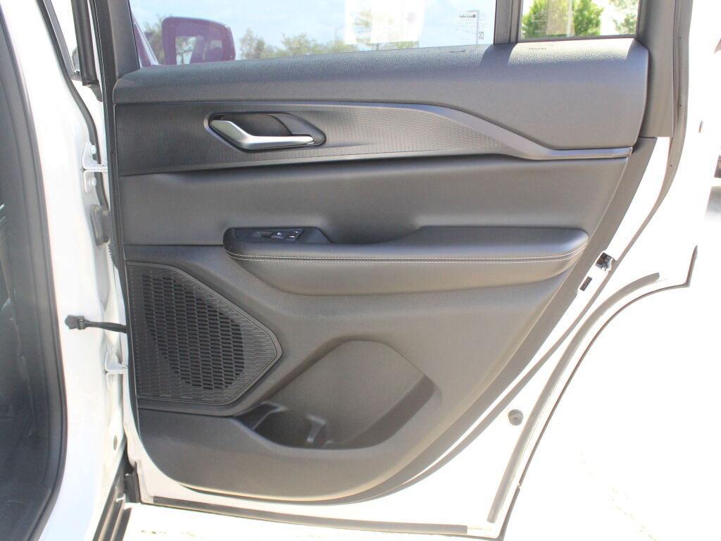 used 2023 Jeep Grand Cherokee car, priced at $27,800