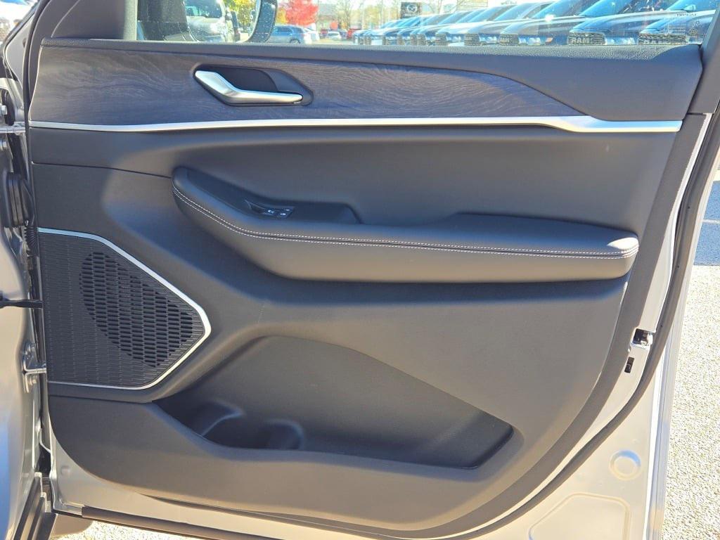 new 2025 Jeep Grand Cherokee car, priced at $51,855