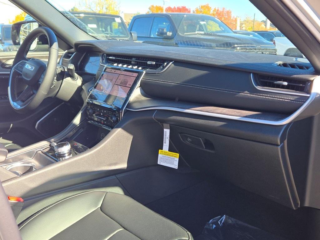 new 2025 Jeep Grand Cherokee car, priced at $51,855