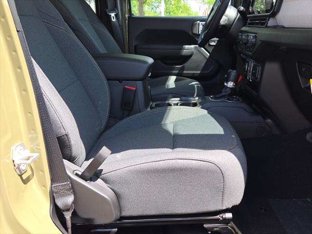 new 2025 Jeep Wrangler car, priced at $42,304