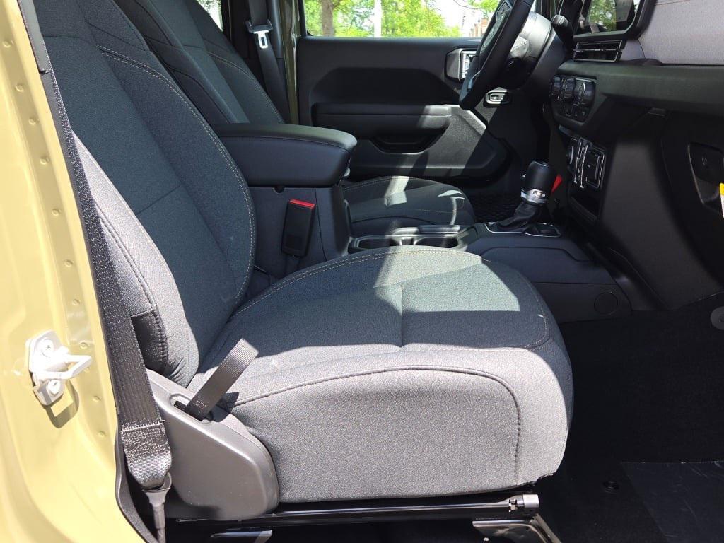 new 2025 Jeep Wrangler car, priced at $43,845