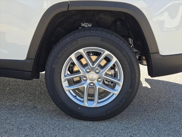 new 2025 Jeep Grand Cherokee car, priced at $40,875