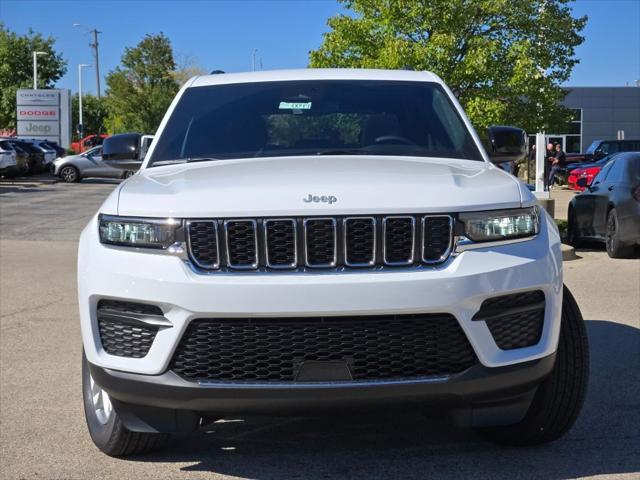 new 2025 Jeep Grand Cherokee car, priced at $40,875