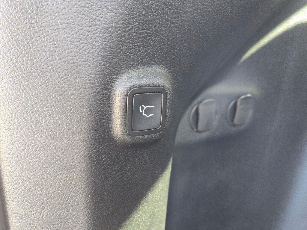 used 2022 Jeep Cherokee car, priced at $24,989