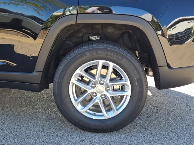 new 2025 Jeep Grand Cherokee car, priced at $41,470